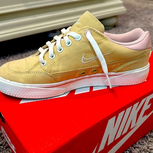 Womans “Sesame” Classic Shoes - Picture 3 of 3